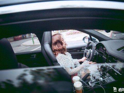 宇宙第二好开的SUV？路虎揽胜没它开着有面这款保时捷有多强势？