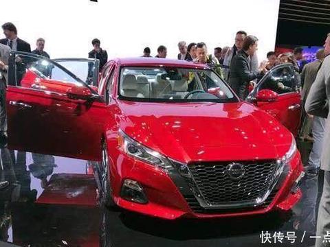 新款日产天籁来了，2.0T发动机＋四驱系统，本田雅阁要凉了