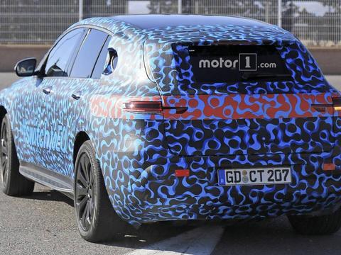 奔驰EQC路试谍照