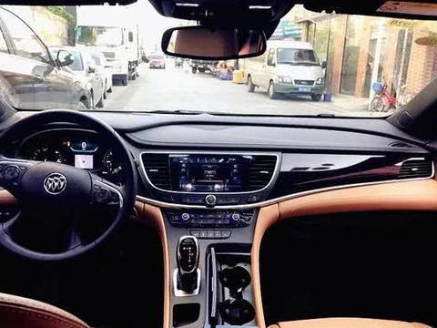 全车配豪华三大件，2.0T动力+9AT变速箱，关键还配可变悬架