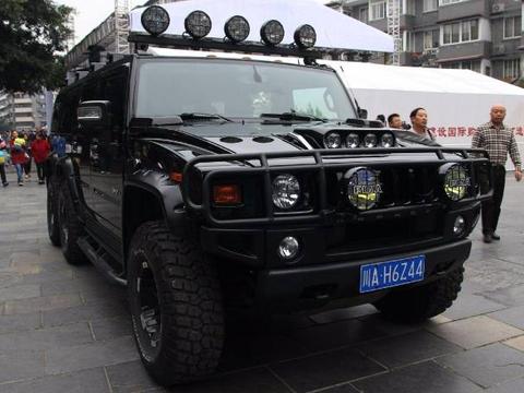 车长5米8，比奔驰G级霸气！配6.0L V8+四驱，298万