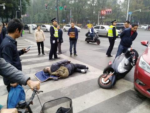 不小心撞人后，是先垫付医疗费还是等车险公司？搞错全部自己承担