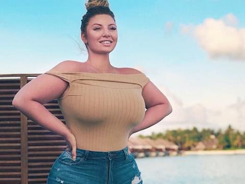 160斤的大码模特,三围远超卡戴珊,身材比例已失调!