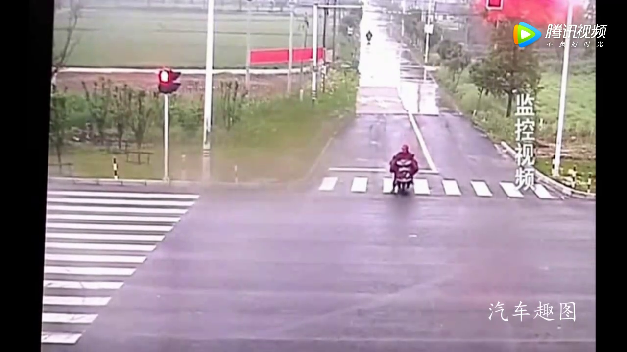 看了三遍都没弄明白，这起车祸和电动车有关系？