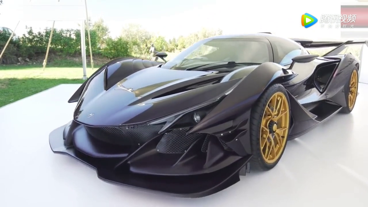 阿波罗发布最新款的超级跑车，外观科幻，极具视觉冲击力