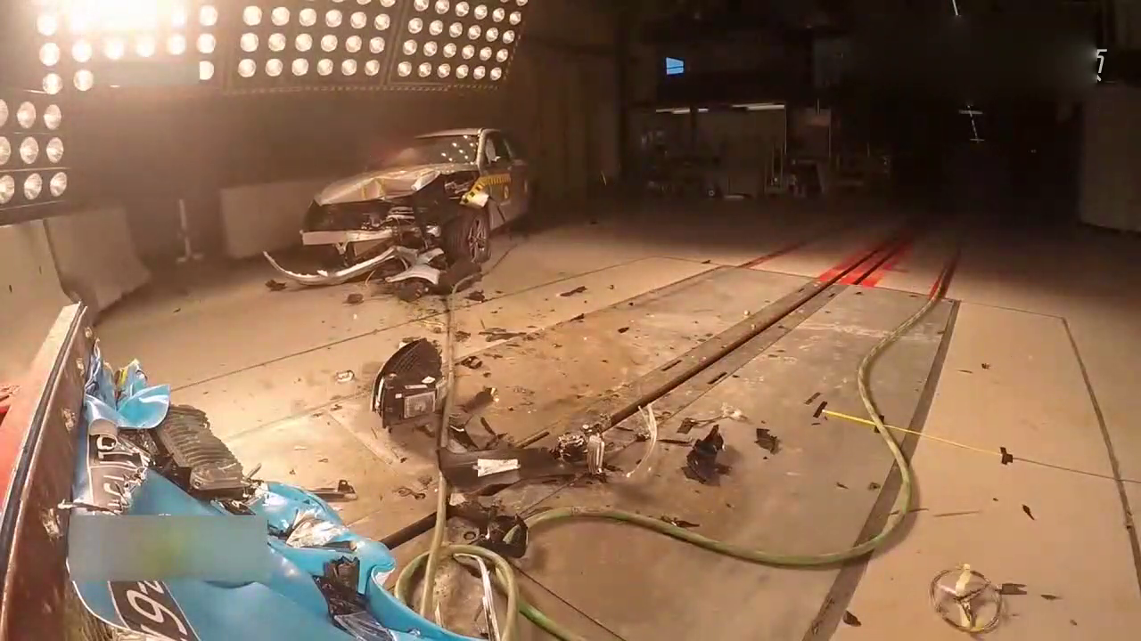 广州车展上奔驰GLC到底有多能撞 看这个丧心病狂的测试