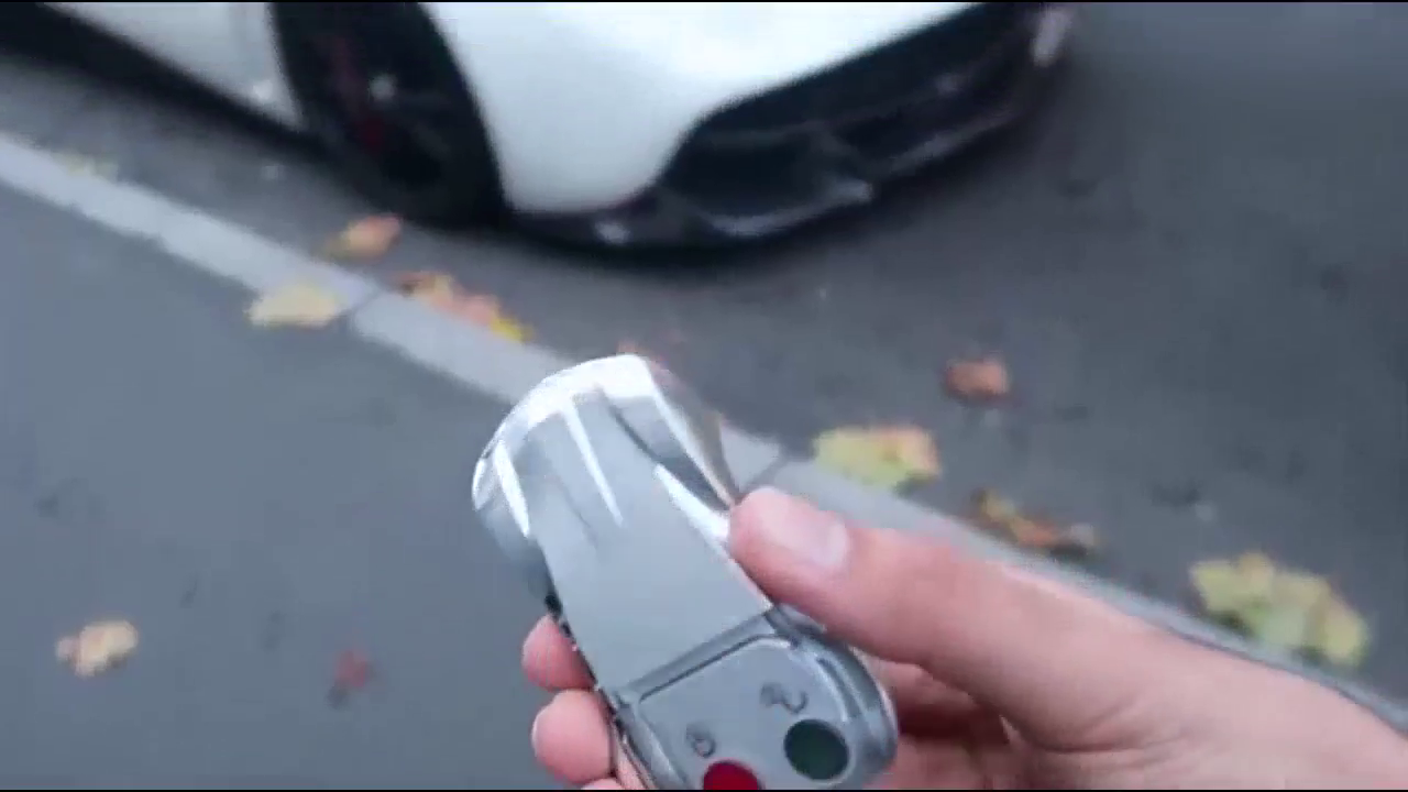 车主三千万订制的帕加尼跑车，打开车门后才是霸气的开始！