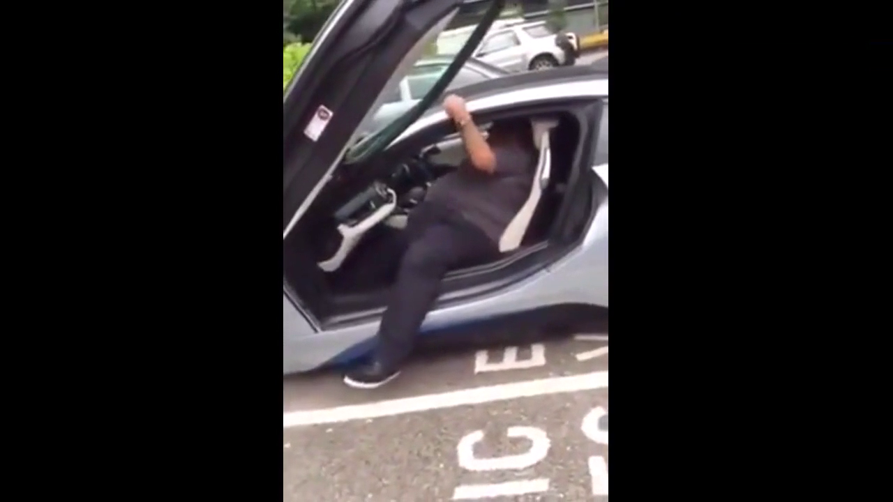 给你推荐个敞篷车你试试吧，原谅我笑出猪叫声！