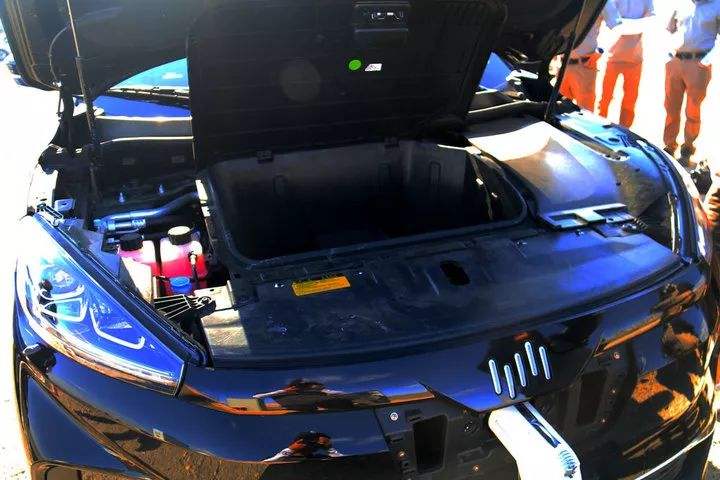 这车堪称国产特斯拉,一次充电可跑600公里,到