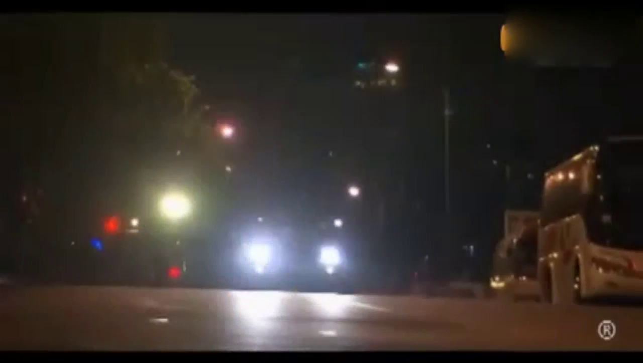 跑车男狂追摩托女，各种飘逸过弯，看下香港玩车族是如何把妹的!