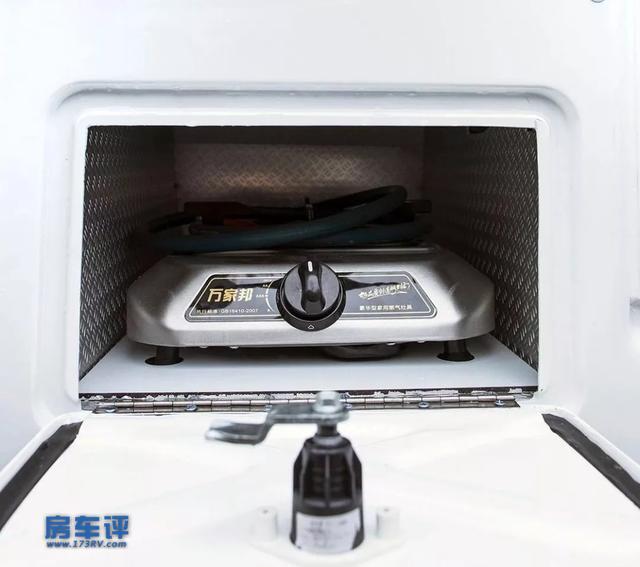 不带拓展仓也有四张床,空间没问题,就是底盘有点老,你怎么看?