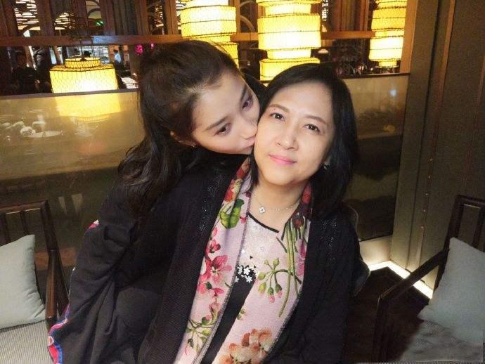 北电教授否认关晓彤留级传闻,表演课老师也给