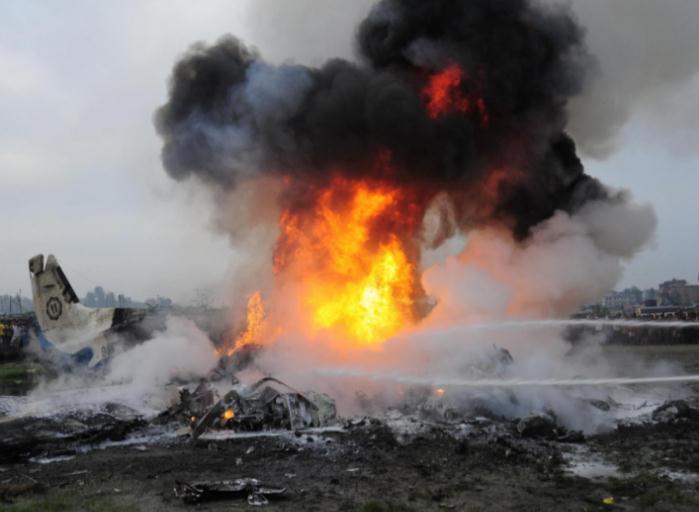 遇到空难,一架波音客机在太平洋坠毁,机上189名乘员无一生还