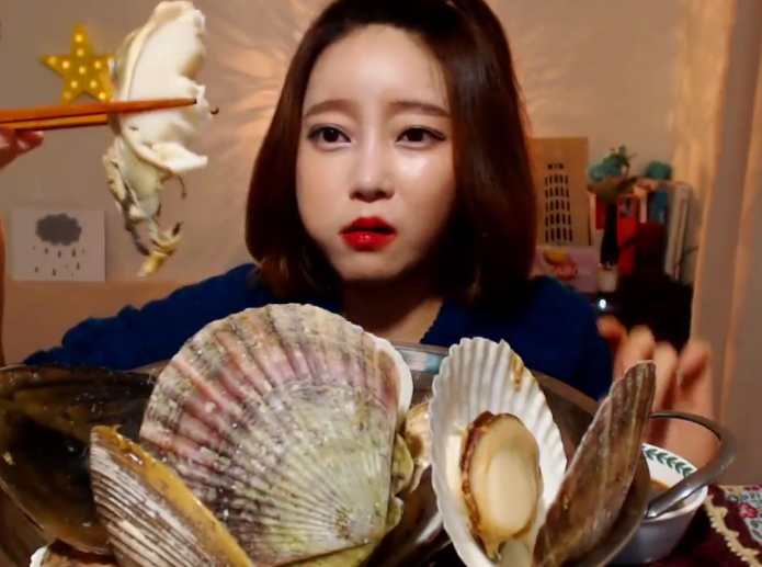 韩国吃播Dorothy欧尼,超大扇贝,十分满足!
