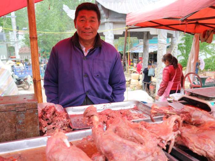 农村男子做不起眼的生意年赚50万, 为什么突然