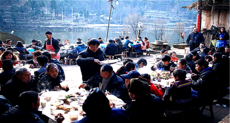 还专门设立了红白喜事执行委员会 对于违规的村民采取一定的处罚措施