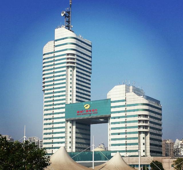 云南电视台王旭东主持的节目