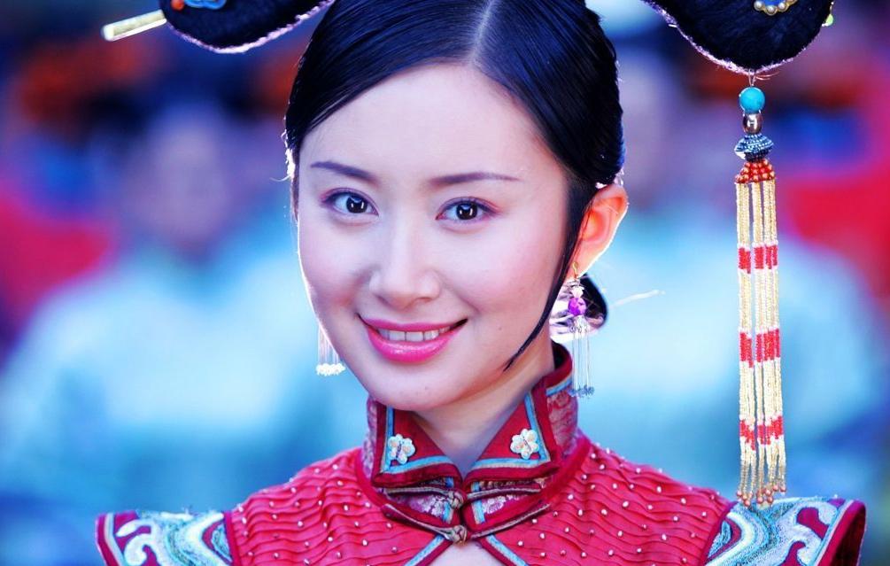 她是皇太极的庶妃, 历史上默默无闻, 但生下的公