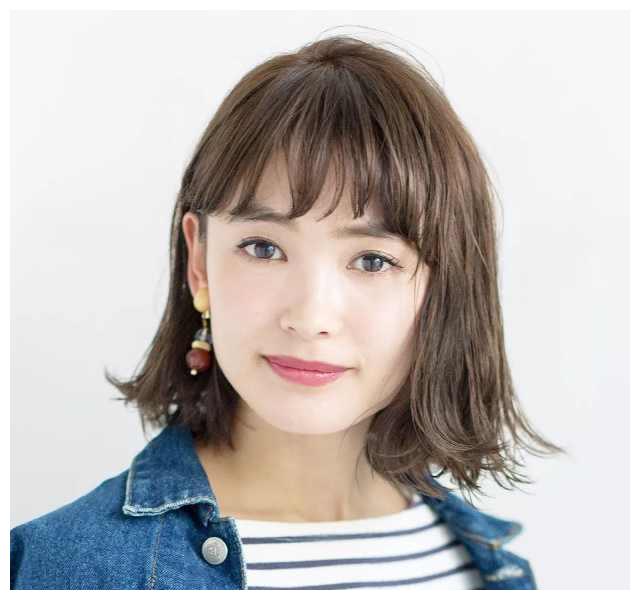 时兴和老化的日本短发,小姐妹们很快就看了过去!