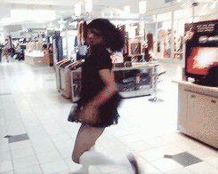 姑娘 你是不是出门逛超市的时候又忘记吃药了