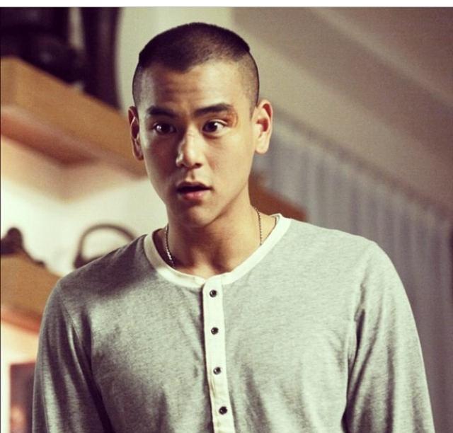 发型推荐:陈伟霆告诉你,发际线高的男生如何选