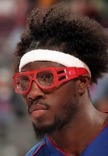 组图:nba那些"眼镜侠,詹皇戴眼镜盛气凌人,大梦很少见