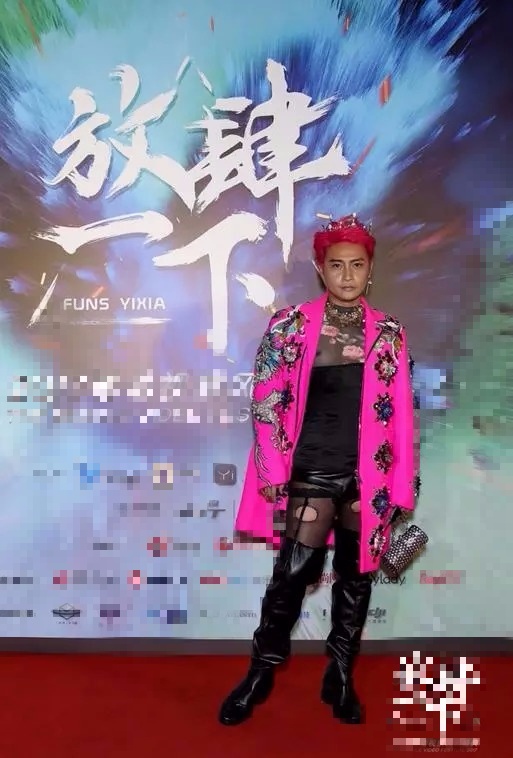 陈志朋突然变低调了!金色大粗手链抢镜,网友:已