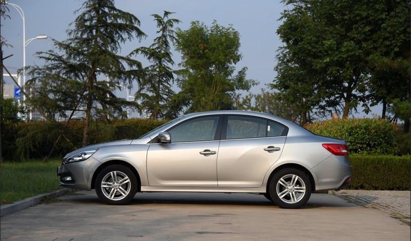 五星安全标准标配ESP, 顶配不到9万, 四轮盘刹比捷达厚道多了