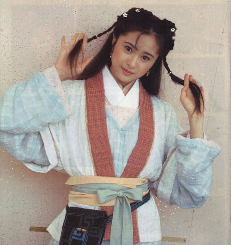 她是潮州人,24岁被张卫健捧红,今43岁保养得令