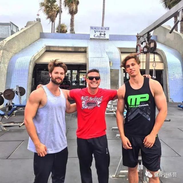虽然 Patrick 离开了模特圈