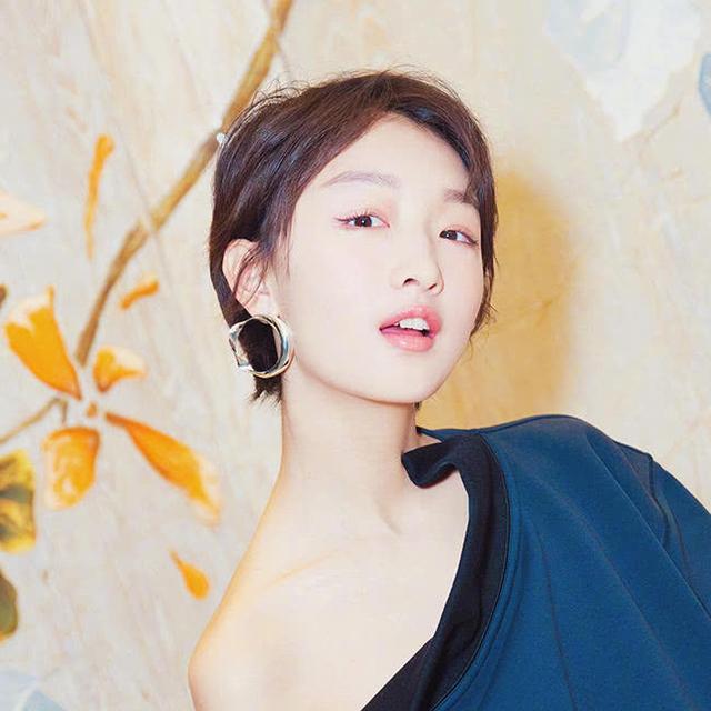 身高不足160的3大女星，周冬雨上榜，第一是当之无愧的女神！