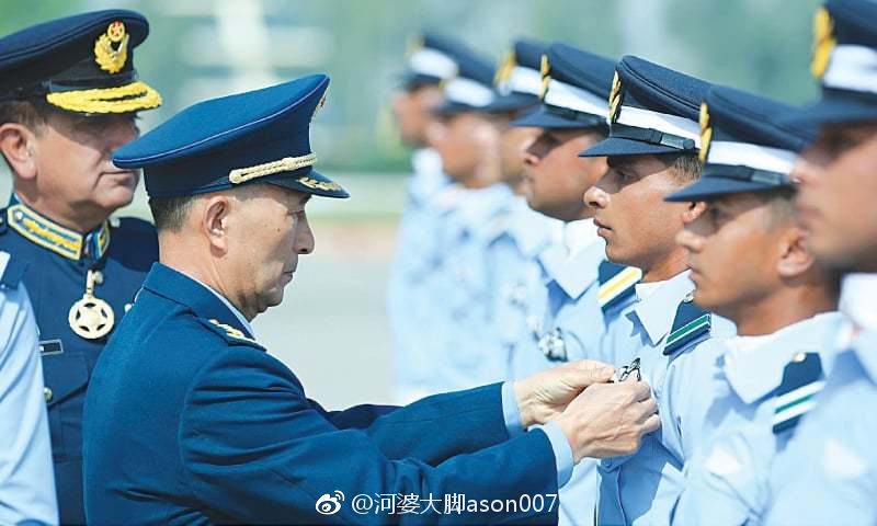 空军司令丁来杭4月13日出席巴基斯坦空军学院毕业典礼，并发表讲话。