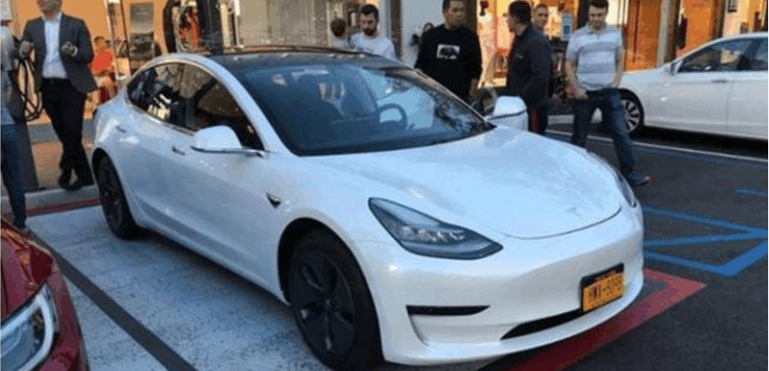 特拉斯降低门槛起售不到30万, 订单接到手软, 但如今遇到了瓶颈!