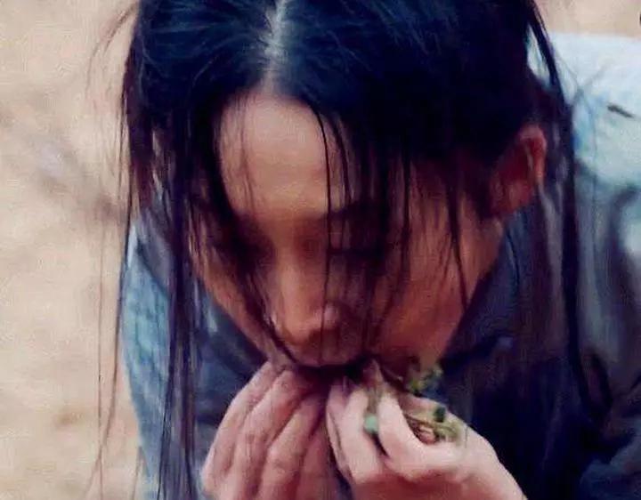 女星拍戏吃东西:Baby借位, 杨幂五碗米饭,而她真吃土!