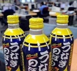 超级重口味!他们用青蛙榨汁喝!