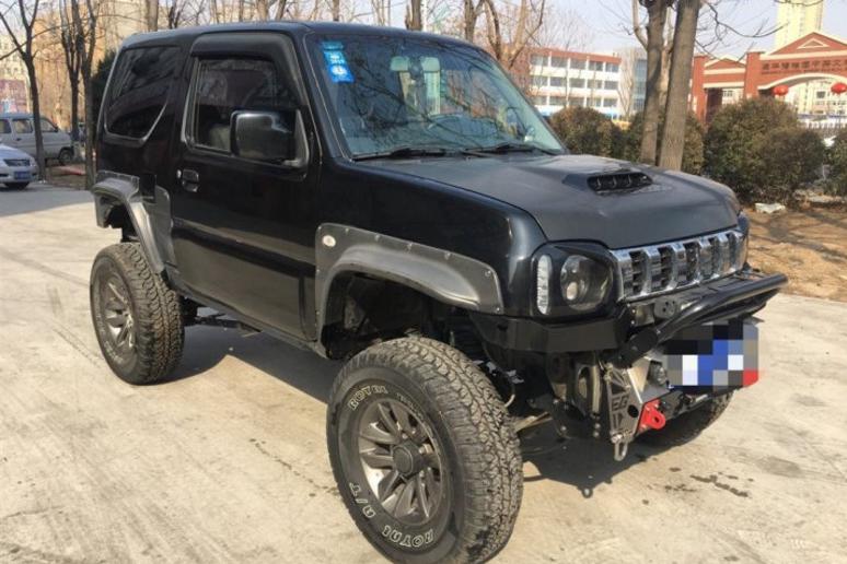 花15.39万元入手吉姆尼，车主改装后和朋友谈及动力时不经意笑了