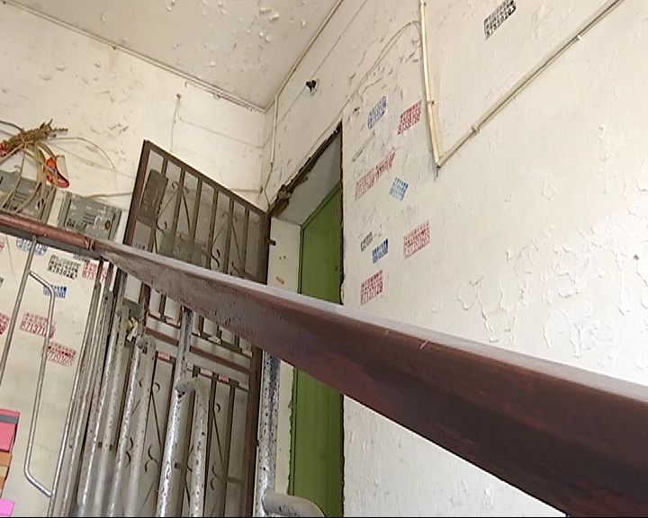 借宿竟遇房东收房租,骂人挨打忙报警!