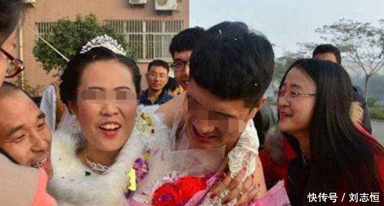 男方彩礼给了15万,女方回礼一辆车,新郎看到车