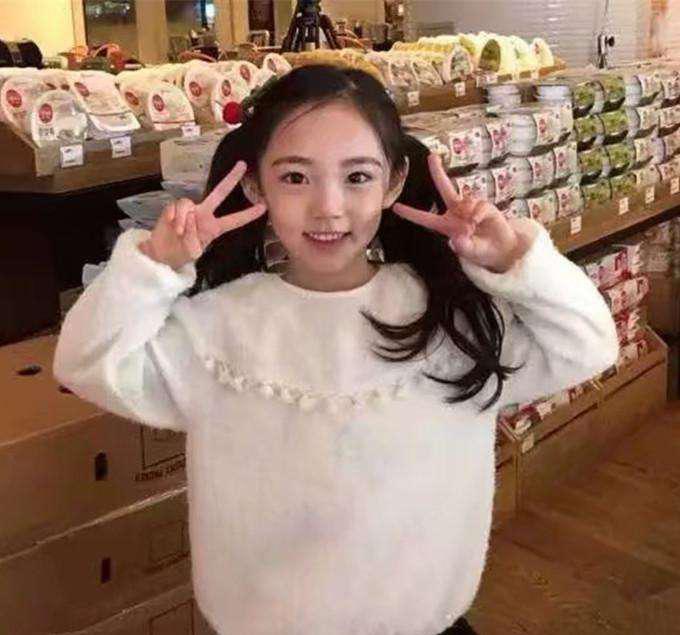 实拍: 12岁小女孩已化妆6年! 带来的危害也是让人痛心的