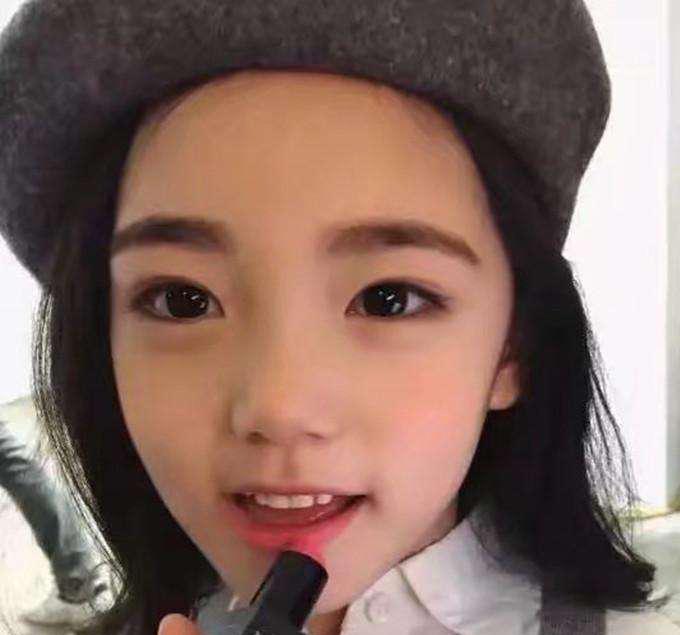 实拍: 12岁小女孩已化妆6年! 带来的危害也是让人痛心的