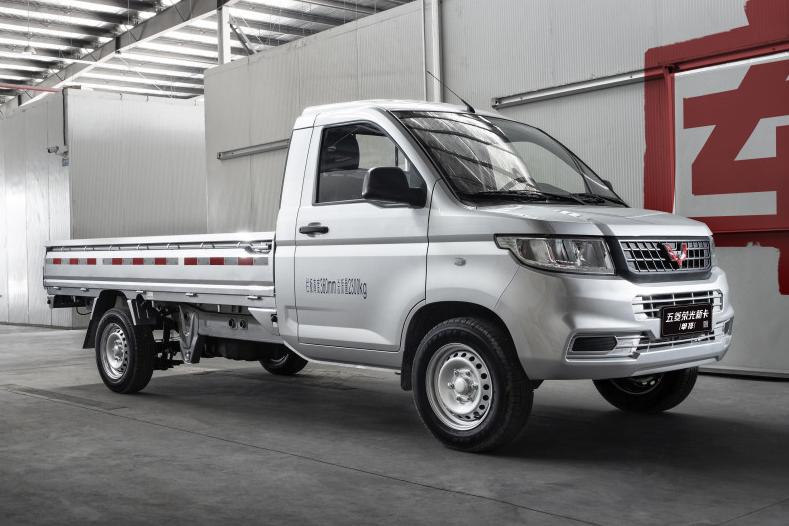 五菱荣光又火了!双排微卡成农民伯伯新宠,4万