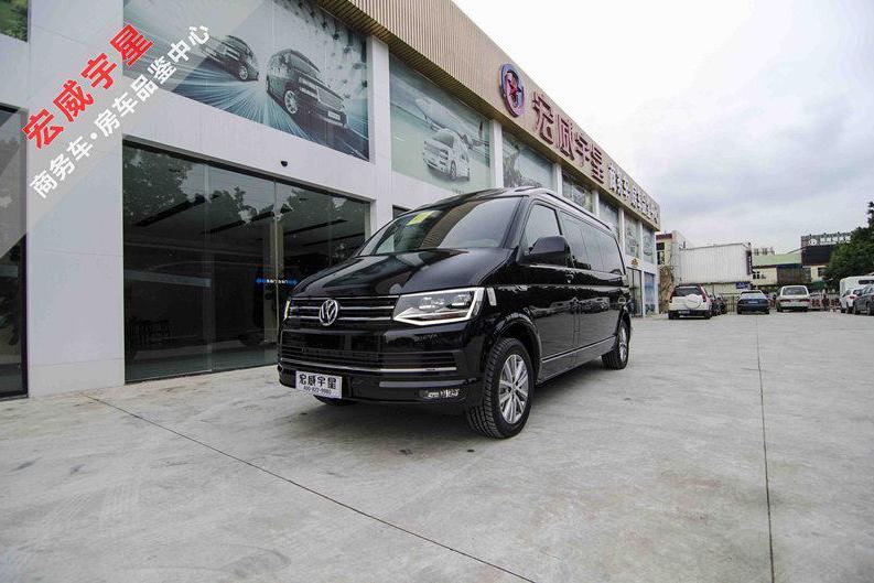 酒红色内饰的大众T6加高顶商务车是否撩动你的心弦？