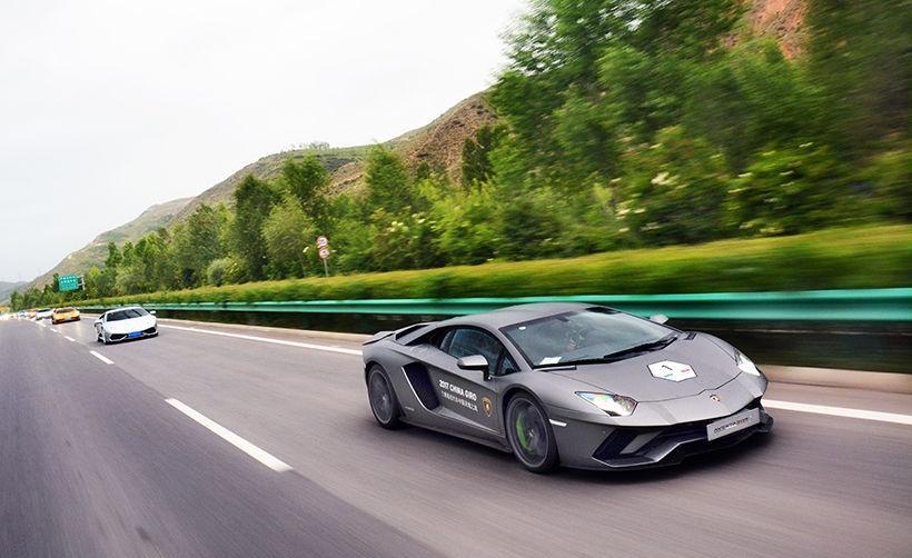 我们还真开了兰博基尼进青藏高原!