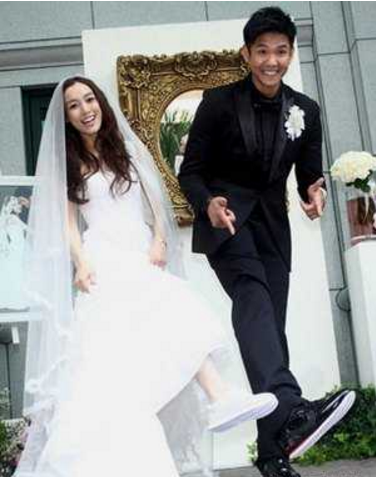 女星的婚鞋:杨颖的46颗水晶,颖儿的凉鞋,都输给