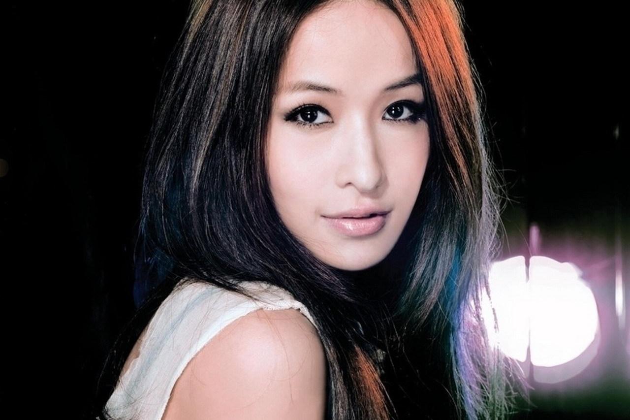 人间蒸发!萧亚轩数月未露面被曝生病失声,推掉巡演损千万