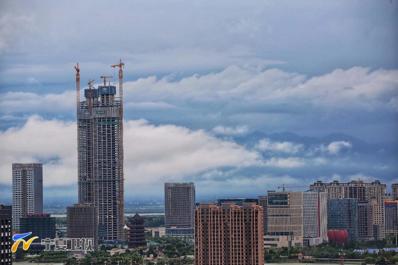 雨后天晴,在银川市内看贺兰是一种怎么的体验?_新浪看点