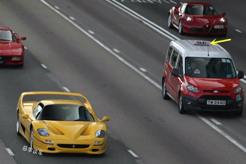 车25万，牌照700万，车内10部手机，香港出租车司机为何那么努力