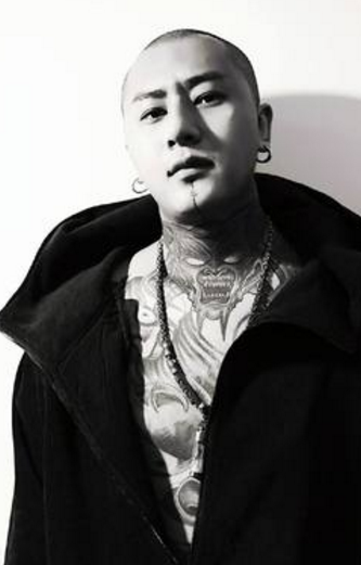 快手方丈怒踢仙洋徒弟娜美,两位师父微博开打