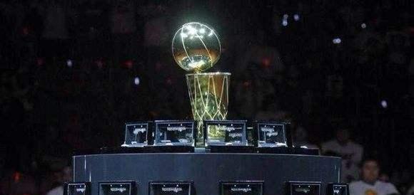 世界杯冠军奖杯首次纯金打造, 但是他的份量永