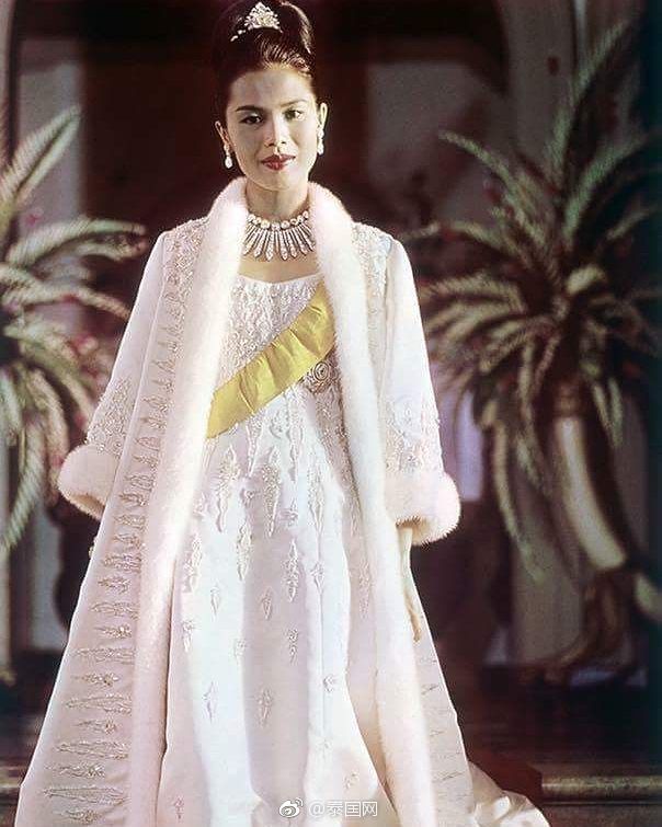 8月12日,是泰国诗丽吉王后(已故拉玛九世普密